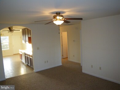 2808 Roosevelt Dr, Chambersburg, PA 17201 - photo 4