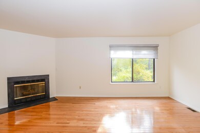 006_Living Room