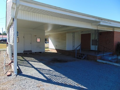 104 E Edgecombe St, MacClesfield, NC 27852 - photo 3