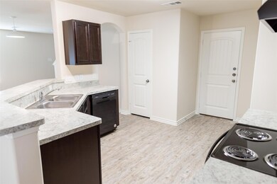 1707 Oriole St, Ennis, TX 75119 - photo 6