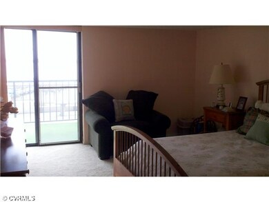 Bedroom - Bedroom 2- walk in closet, River view