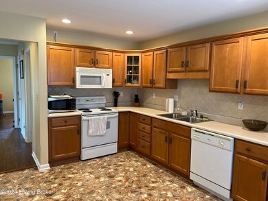 8511 Aspen Glen Way unit 8511, Louisville, KY 40228 - photo 6