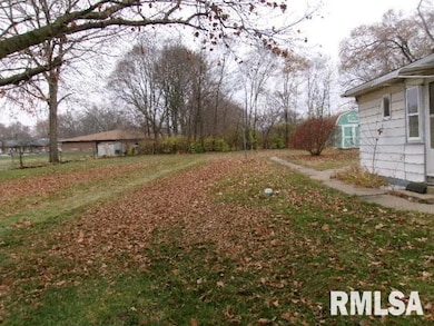 1611 N Hoyt St, Chillicothe, IL 61523 - photo 2