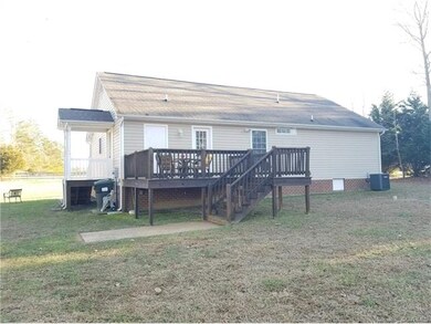 197 Deep Landing Rd, Tappahannock, VA 22560 - photo 2