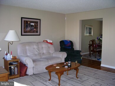 524 Crotzer Ave, Folcroft, PA 19032 - photo 6