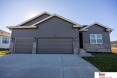 11709 Port Royal Dr, Papillion, NE 68046 - photo 3