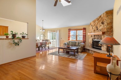 unlisted-address, Elburn, IL 60119 - photo 4