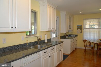 3818 Cobblestone Ct, Alexandria, VA 22306 - photo 6
