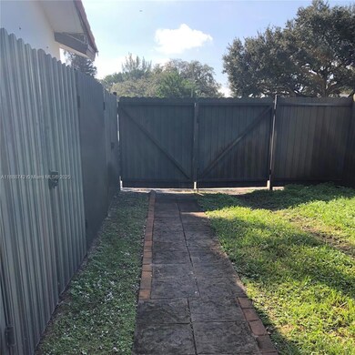 6819 SW 15th St unit REAR, Pembroke Pines, FL 33023 - photo 2