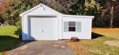 146 Pleasant St, South Grafton, MA 01560 - photo 4