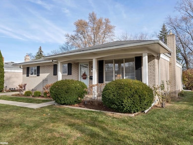 30160 Manor Dr, Madison Heights, MI 48071 - photo 3