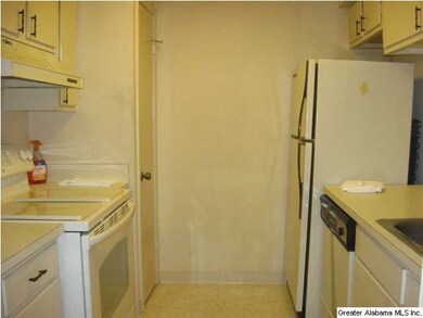 COMPACT KITCHEN WITH SELF-CLEANING OVEN, FRIDGE AN