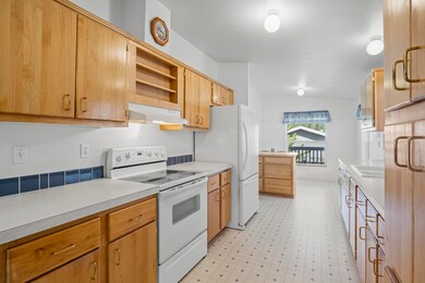 8401 Old Stage Rd unit 23, Central Point, OR 97502 - photo 3