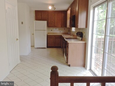 13114 Bramblewood Ln, Herndon, VA 20171 - photo 7