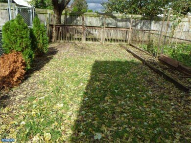 1208 E 9th St, Crum Lynne, PA 19022 - photo 3