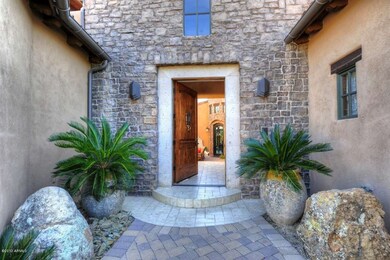 Courtyard_Entry