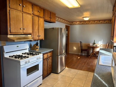 201 S Carson St, Long Point, IL 61333 - photo 4