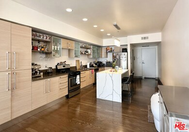 Vero Lofts unit 521, Los Angeles, CA 90017 - photo 2