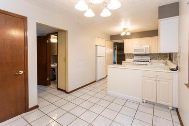 6263 Skywae Dr, Columbus, OH 43229 - photo 4