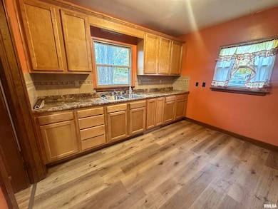 1215 Warren St, Davenport, IA 52804 - photo 4