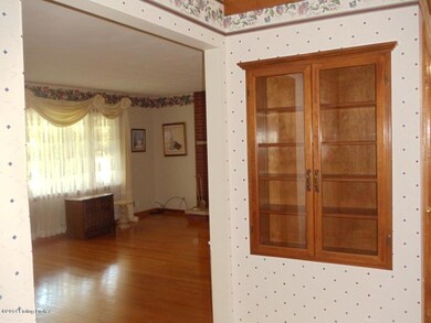 Greenwood kitchen to living rm