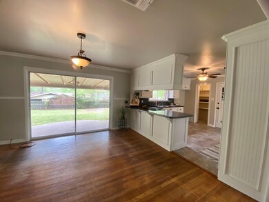 1203 Colorado St, Texarkana, TX 75503 - photo 6