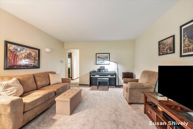 1012VillageLn-23