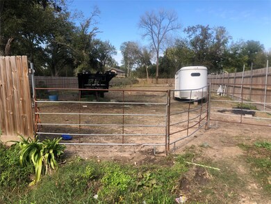 2208 Dewalt St, Houston, TX 77088 - photo 6