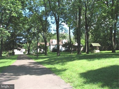 1132 Farmington Ave, Pottstown, PA 19464 - photo 2