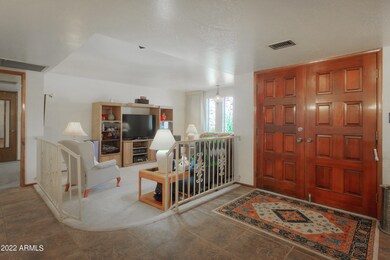 14233NCanterburyDr004