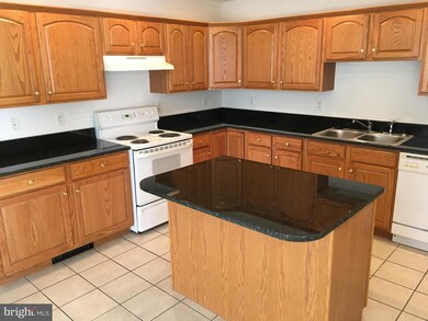 14052 Sweet Vale Dr, Hagerstown, MD 21742 - photo 4