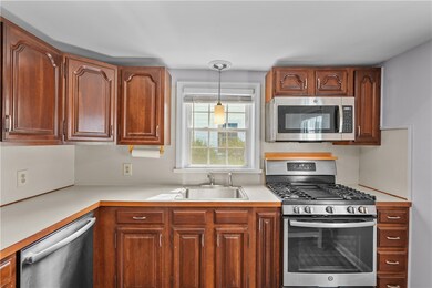 32 Elmcroft Ave, Providence, RI 02908 - photo 5