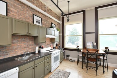 948 Main St unit 202, Waltham, MA 02451 - photo 4