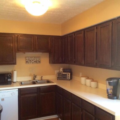 3744 Adelbert Dr, Columbus, OH 43228 - photo 5