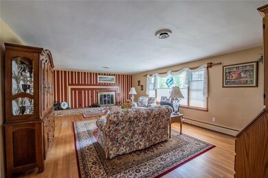 Beautiful Hardwood flooring in the Living Room! Na