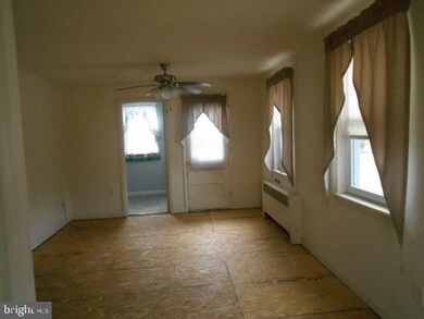 109 Gray St, Chester, PA 19013 - photo 3