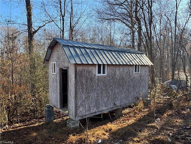 1028 Raccoon Run Ln, Jonesville, NC 28642 - photo 7