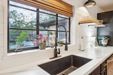 1019 W 31st St, Houston, TX 77018 - photo 7