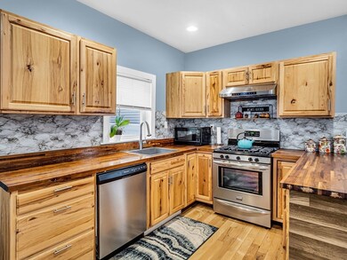 16 Barclay St, Lowell, MA 01851 - photo 3