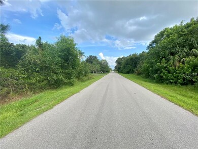 Nicely paved roads in this South Punta Gorda Heigh