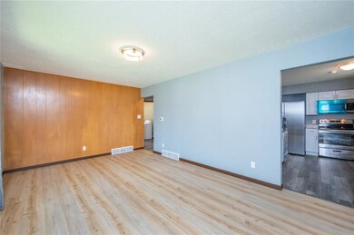 4110 53rd St, Des Moines, IA 50310 - photo 5