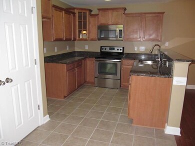 Kitchen. Ceramic Tile Floor