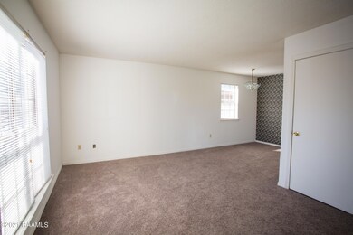 LivingRoom_4_Hummingbird_Ln