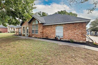 105 Bonita Dr, Granbury, TX 76049 - photo 3