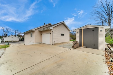 134 Fossil Lake Rd, Wilmington, IL 60481 - photo 4