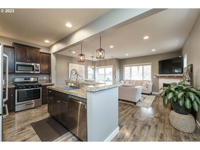 15683 SE Kingbird Dr, Clackamas, OR 97015 - photo 3