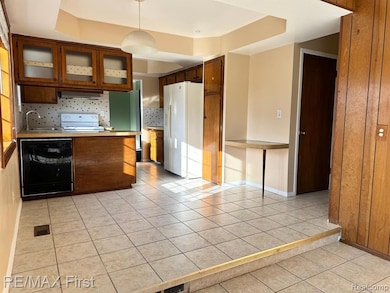 4826 Bates Dr, Warren, MI 48092 - photo 6