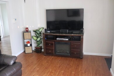 1057 N Berwick Blvd, Waukegan, IL 60085 - photo 5