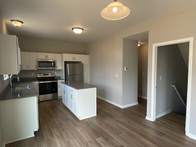 907 Harbinger Cir E, Columbus, OH 43213 - photo 5