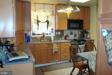 526 Edric Dr, Linthicum Heights, MD 21090 - photo 4